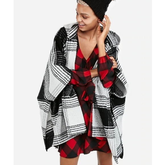 🆕🌿EXPRESS PLAID PONCHO🌿 - Picture 1 of 11